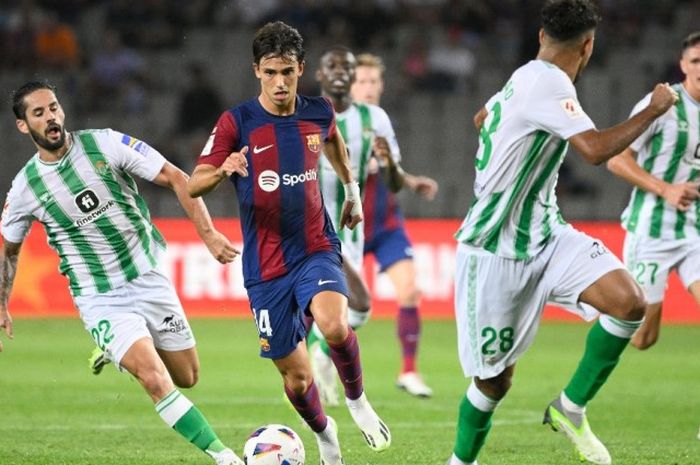 Aksi Joao Felix dalam duel Barcelona vs Real Betis pada lanjutan Liga Spanyol 2023-2024.