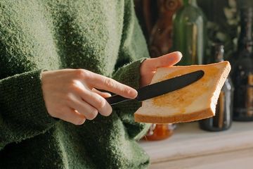 2 bahan ini tidak boleh dimakan dengan roti tawar, apa saja?