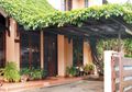 Green Carport Sejukkan Rumah, Cara Pilih Tanaman dan Rencanakan Rambatan