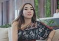 Tanpa Umbar Keseksian dengan Busana Pamer Lekuk Tubuh, Gisella Anastasia Justru Tampil Sederhana Pakai Dress Simpel