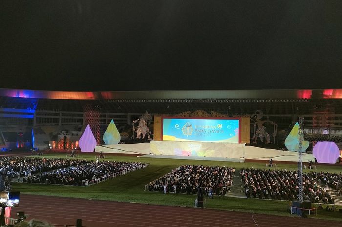 Suasana opening ceremony ASEAN Para Games 2022 di Stadion Manahan Solo, Minggu (30/7/2022)