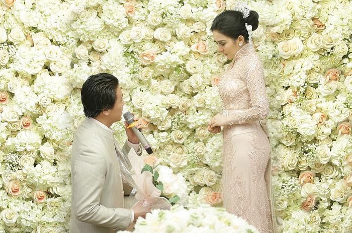 Video Lamaran Syahrini dan Reino Barack, Tangis Incess Pecah: Iya Aku Mau