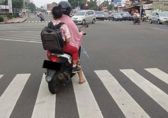 Motor Berhenti di Zebra Cross Saat Lampu Merah Langgar 2 Pasal Sekaligus, Percaya?