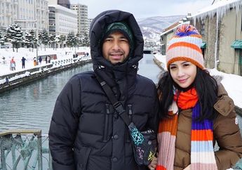 Tiba di TPS untuk Pemilu 2019, Raffi Ahmad dan Nagita Slavina Malah Diserbu Masyarakat untuk Foto Bersama