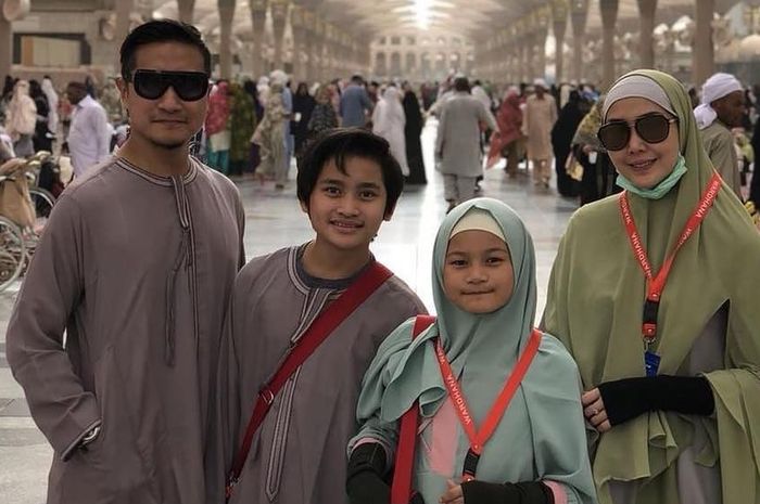 Hasil gambar untuk fenita arie dan Misbareta Aisyah Mikhaila