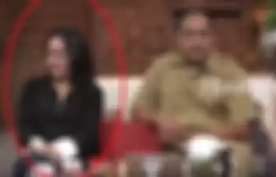 Inilah istri kedua Azis Gagap, Dewi Keke yang punya profesi tak sembarangan.