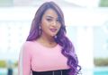 Kembaran dengan Ashanty, Aurel Hermansyah Justru Tampil Lebih Seksi Pakai Baju Batik Kekinian Model Cut Out!