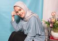Jenguk Fitri Tropica, Tampilan Istri Roger Danuarta Cut Meyriska dengan Hijab Lilit Justru Jadi Sorotan
