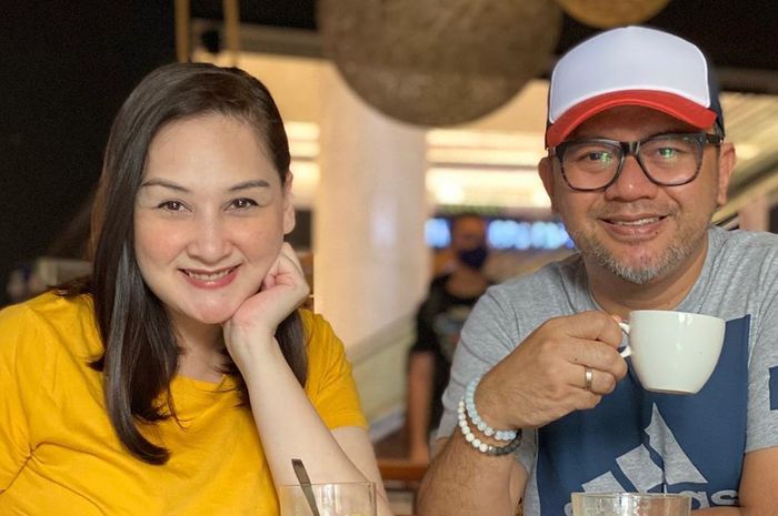 Unggah Foto Sang Istri Lagi Tidur, Indra Brasco Bongkar Tingkah Laku