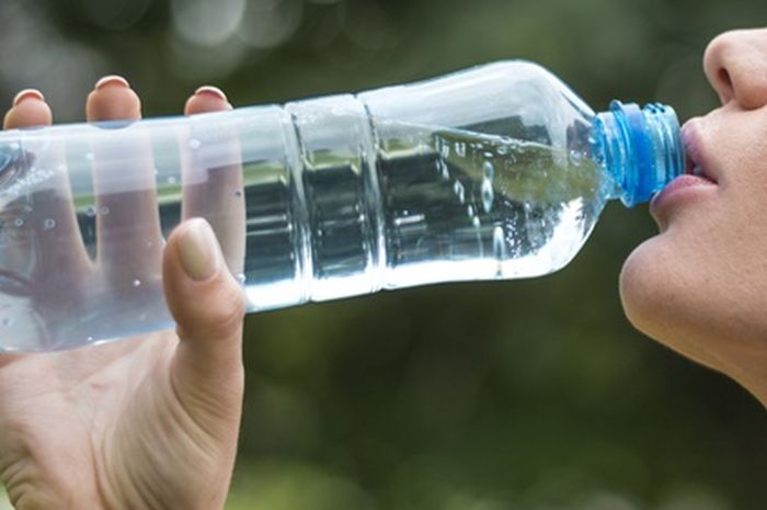 Jangan Disepelekan, Kurang Minum Air Putih Bisa Tingkatkan Risiko Penyakit  Ini - Semua Halaman - Nova