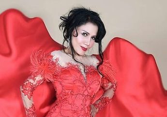 Menjanda Selama 19 Tahun, Penampilan Penyanyi Lawas Ini Tetap Memukau di Usia Senja