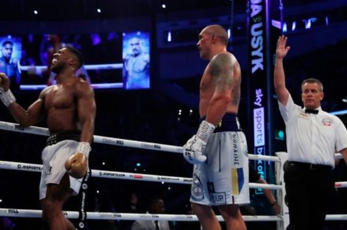 Salah satu momen dalam pertarungan pertama Anthony Joshua melawan Oleksandr Usyk