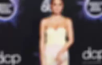 Raih Penghargaan Most Favorite Female Musician 2019, Tampilan Seksi Agnez Mo Berbalut Slit Dress Tanpa Bra Malah Jadi Sorotan