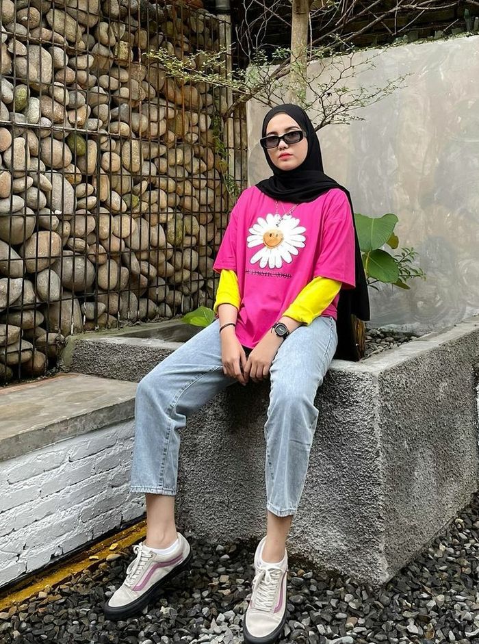 Colorful Outfit untuk Hijabers Ceria Anti Norak ala Via Zulfiani