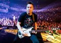 Collab Bareng Musisi Panutan, Super Whatvr Rilis Single Baru 'Carhartts & Converse' Feat. Mark Hoppus
