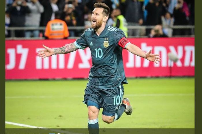 Megabintang timnas Argentina, Lionel Messi, dibandingkan dengan legenda Brasil, Pele.