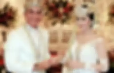 Zumi Zola dan Sherrin Tharia ketika menikah pada 2012. Sherrin Tharia melayangkan gugatan cerai terhadap Zumi Zola di Pengadilan Agama Jakarta Selatan. 