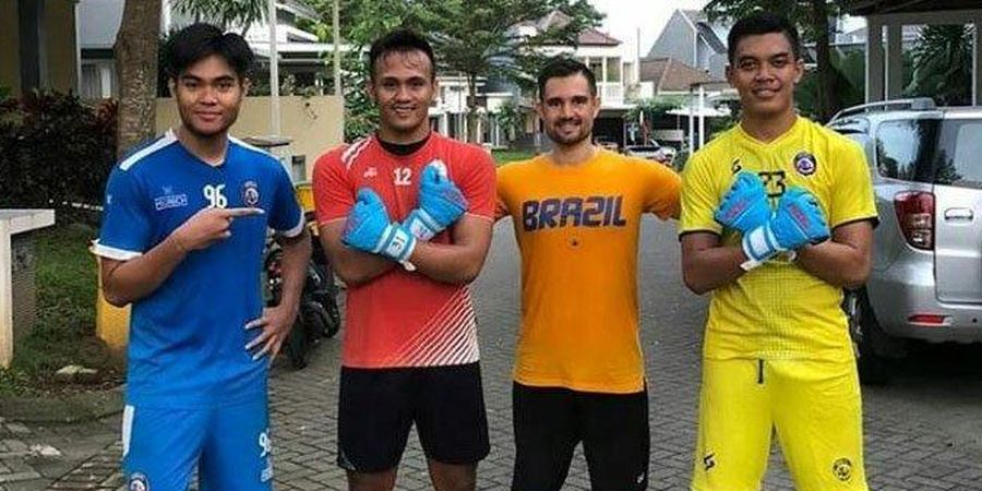 Perekrutan Kiper Asing Korbankan Satu Kiper Lokal Arema FC