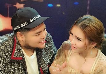 Status Nikah Sirinya dengan Ivan Gunawan Terbongkar Depan Kamera, Ayu Ting Ting Malah Dapat Pelukan Mesra dari Aktor Ganteng Ini: 'Stop, Geser Lo!"