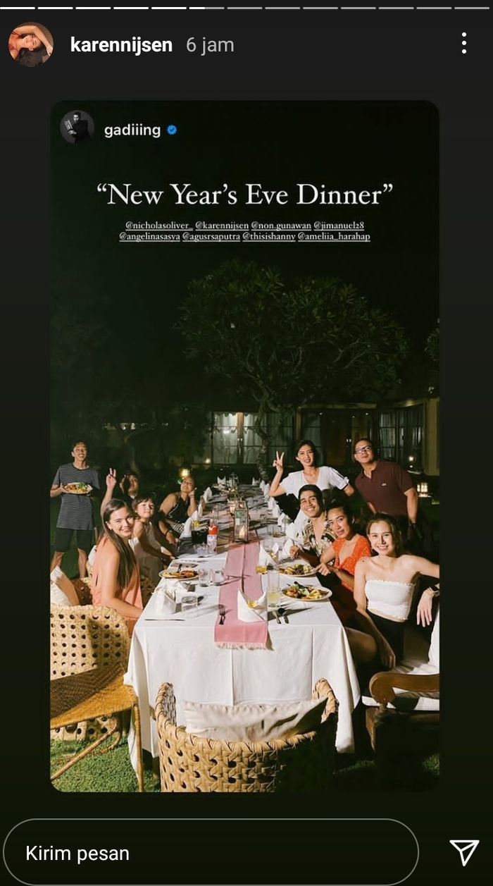 Gading Marten makan malam bersama Gempita Nora Marten dan sang kekasih, Karen Nijsen.
 