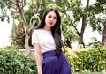 Cuma Pakai Kaus Oblong dan Celana Jeans, Tampilan Sandra Dewi Tetap Curi Perhatian!