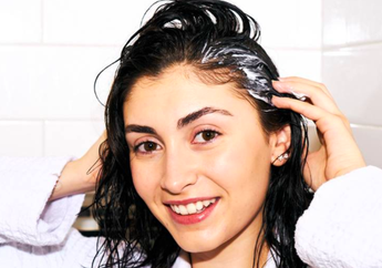 Rambut Lepek Gegara Pakai Hair Musk, Makanya Hindari 3 Kesalahan Saat Memakainya