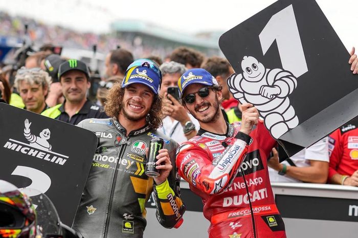 Dua murid Valentino Rossi, Francesco Bagnaia dan Marco Bezzecchi, finish 1-2 di MotoGP Belanda 2022.