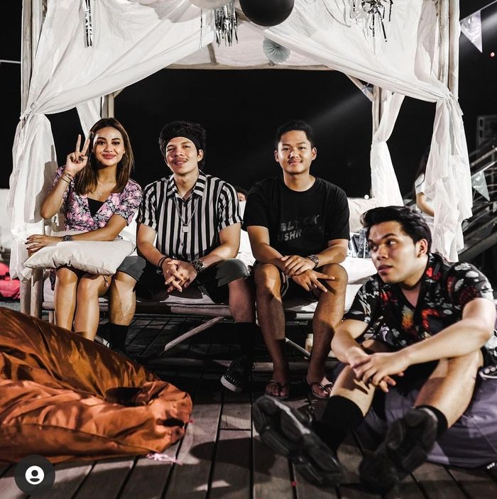 Aurel Hermansyah dan Atta Halilintar rayakan Tahun Baru bersama di Bali.