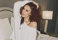 Padahal Cuma Pakai Kemeja Putih, Tampilan Sophia Latjuba Sang Janda Seksi Usia 50 Tahun Tuai Banyak Pujian!