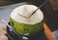 Cara Nikmat Tolak Penyakit, Segarnya Air Kelapa jadi Obat Herbal Cegah Radang Tenggorokan, Harus Coba!