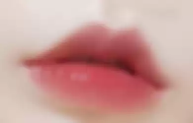 5 Tips Pakai Lipstick Ombre Natural, Bikin Bibir Terlihat Seksi Bak Artis Korea!