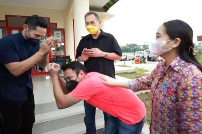 Raffi Ahmad sungkem ke Jusuf Hamka sang Sultan Andara sebenarnya