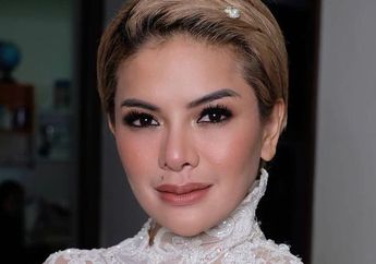 Pakai Hijab Sembari Nyanyi-nyanyi Lagu Galau, Nikita Mirzani Langsung Murka dengan Komentar Netizen yang Singgung Kehidupan Rumah Tangganya: Nggak Ada yang Kabur, Justru Saya yang Ceraikan!