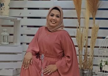 Elly Sugigi Sesumbar Pamer Barang Mahal Ini, Nikita Mirzani Shock Lihat Isinya Hingga Lempar ke Lantai: Dalamnya Bau!