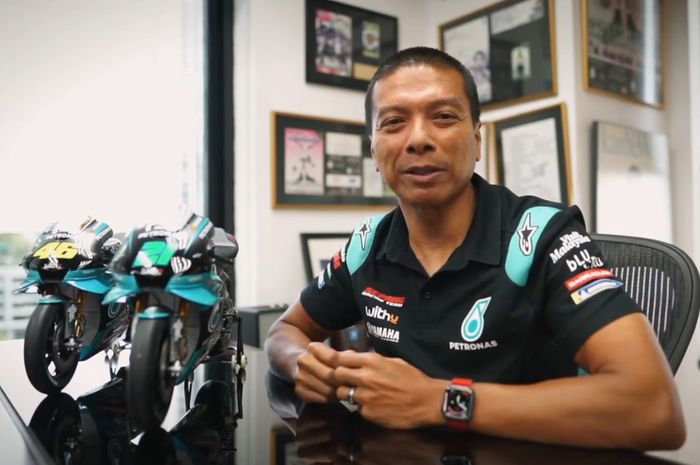 Bos legenda MotoGP, Valentino Rossi di Yamaha Petronas SRT, Razlan Razali.