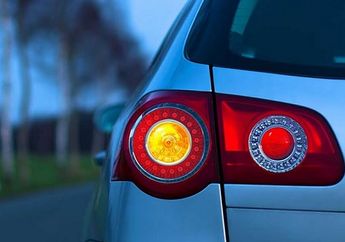 Lampu Sein Bukan Asal Dinyalakan Saat Mau Belok, Ada Aturan Mainnya