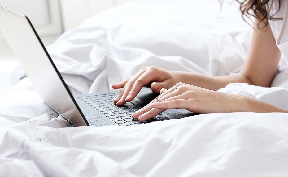 Sering Dilakukan Banyak Orang, Ini Kebiasaan Menggunakan Laptop yang  Sebaiknya Tidak Dilakukan Lagi - Semua Halaman - Bobo