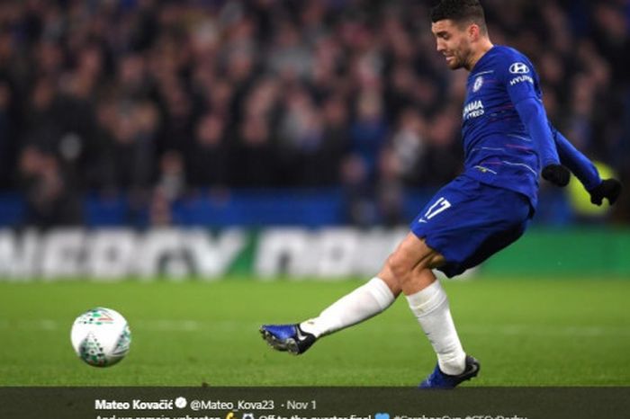 Gelandang Chelsea, Mateo Kovacic, beraksi dalam laga Piala Liga Inggris melawan Derby County 