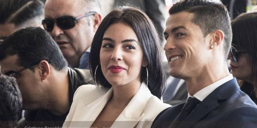 Datang ke Dubai, Ronaldo Terima Penghargaan dan Pampang Wajah Pacar di Gedung Tertinggi Dunia