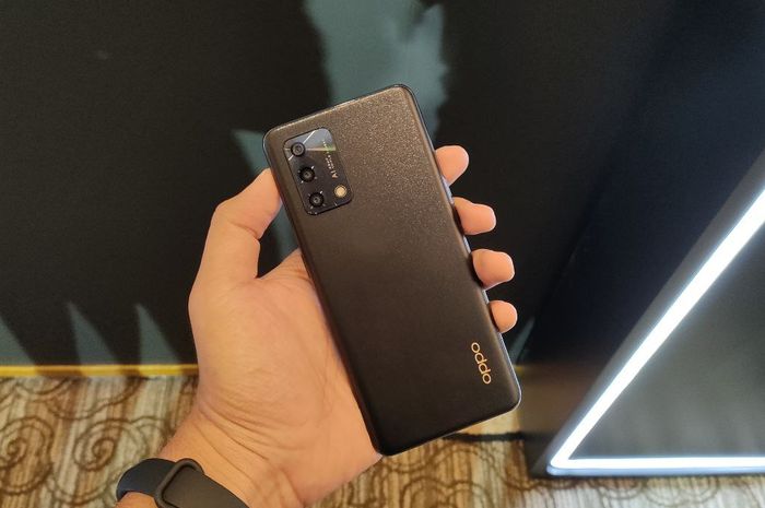 Kesan Pertama HP Oppo Terbaru, Penuh Peforma Untuk Anak Muda - Nextren