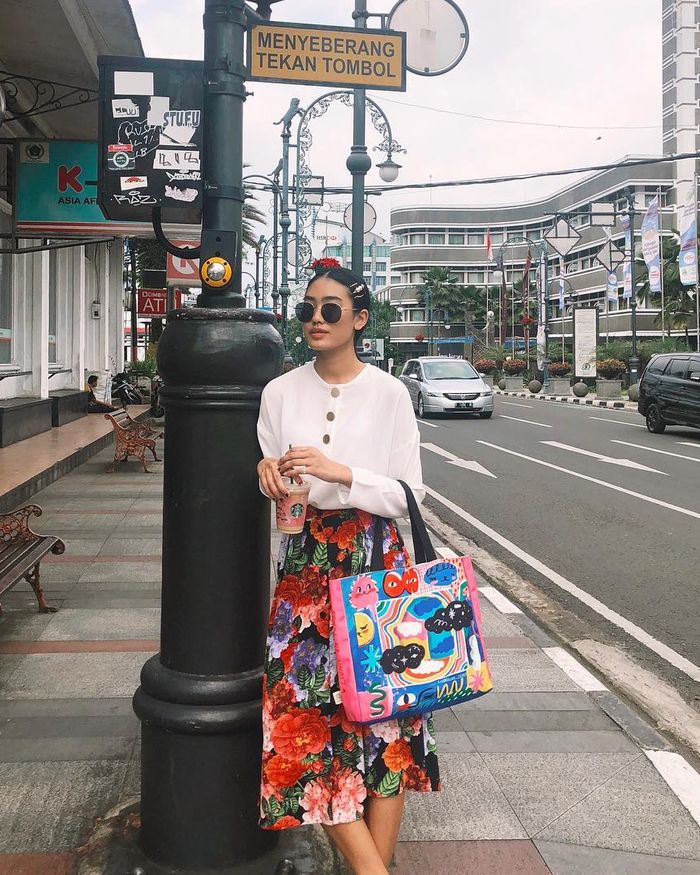 3 Ootd Alika Islamadina Cukup Dengan 1 Model Rok Floral Kece Abis Semua Halaman Cewekbanget 3 Ootd Alika Islamadina Cukup Dengan 1 Model Rok Floral Kece Abis Semua Halaman Cewekbanget