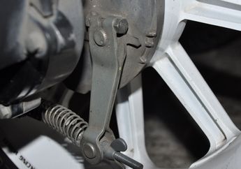 Hujan Jangan Biarkan Kabel Rem Motor Matik Kotor, Efek Negatifnya Banyak