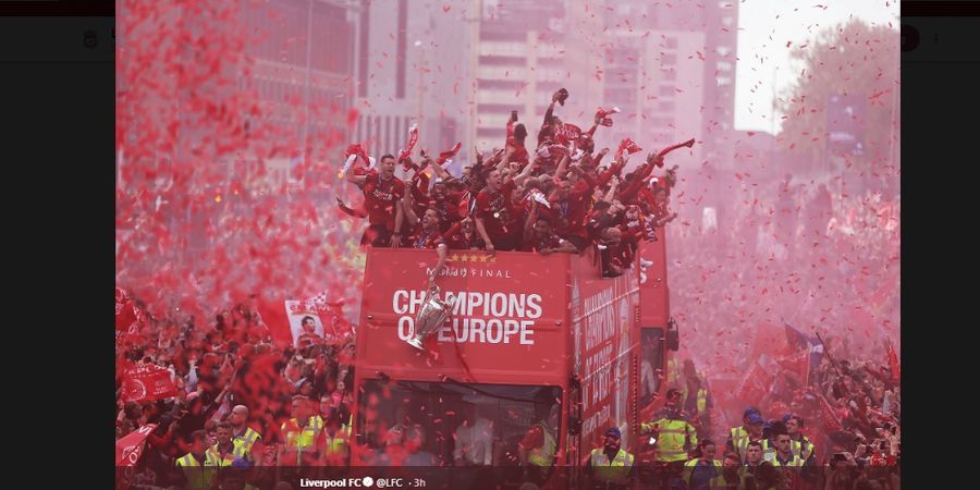 5 Hal Menarik dari Parade Kemenangan Liverpool - Juergen Klopp Nyaris Jatuh hingga Van Dijk Jadi Presenter