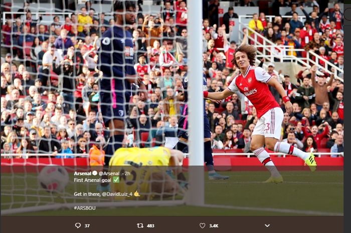 Gol yang dicetak David Luiz saat laga kontra Bournemouth di Emirates Stadium, Minggu (6/10/2019).