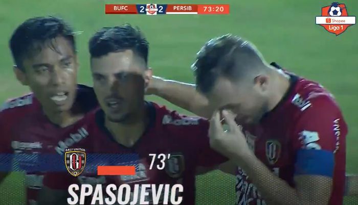 Striker Bali United, Ilija Spasojevic mendapatkan malam emosional saat Bali United menang 3-2 atas Persib Bandung di Stadion Kapten I Wayan Dipta, Kamis (28/11/2019)