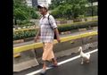 Seorang Pria Menarik Perhatian Warga Jakarta Karena Membawa Itik Jalan-jalan di CFD