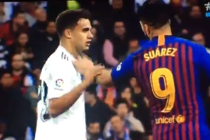 Bek Real Madrid, Sergio Reguilon, terlibat insiden dengan 2 pemain Barcelona, Luis Suarez dan Lionel Messi, pada partai pekan ke-26 Liga Spanyol bertajuk el clasico, 2 Maret 2019. 