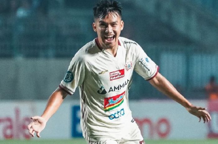 Witan Sulaeman berselebrasi usai mencetak gol ke gawang Persebaya Surabaya, Rabu (5/4/2023) malam WIB.