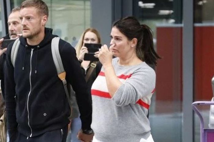 Jamie Vardy Menggadeng Tangan sang Istri, Rebekah Vardy