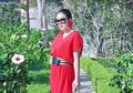 Bergaya Maju Mundur Cantik, Syahrini Pamer Celana Mewah Harga Rp 18 Juta yang Baru Saja Dibeli di Italia!